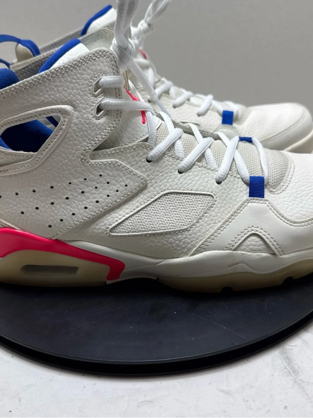 Nike 555475-125 as close